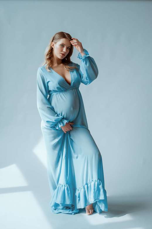 Голубое платье "в ожидании"