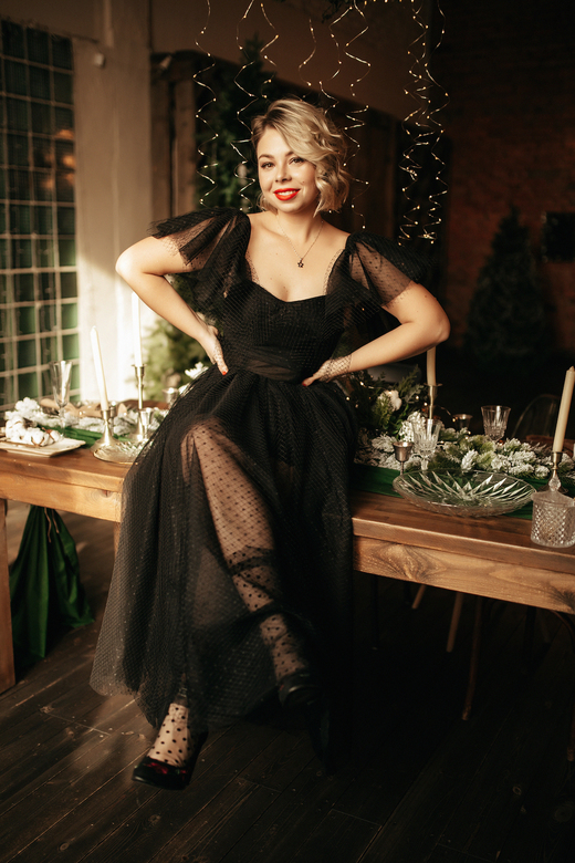 Черное миди платье в сеточку