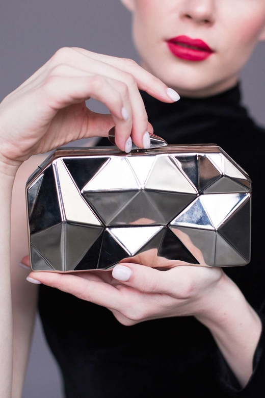 Серебряный клатч геометрия