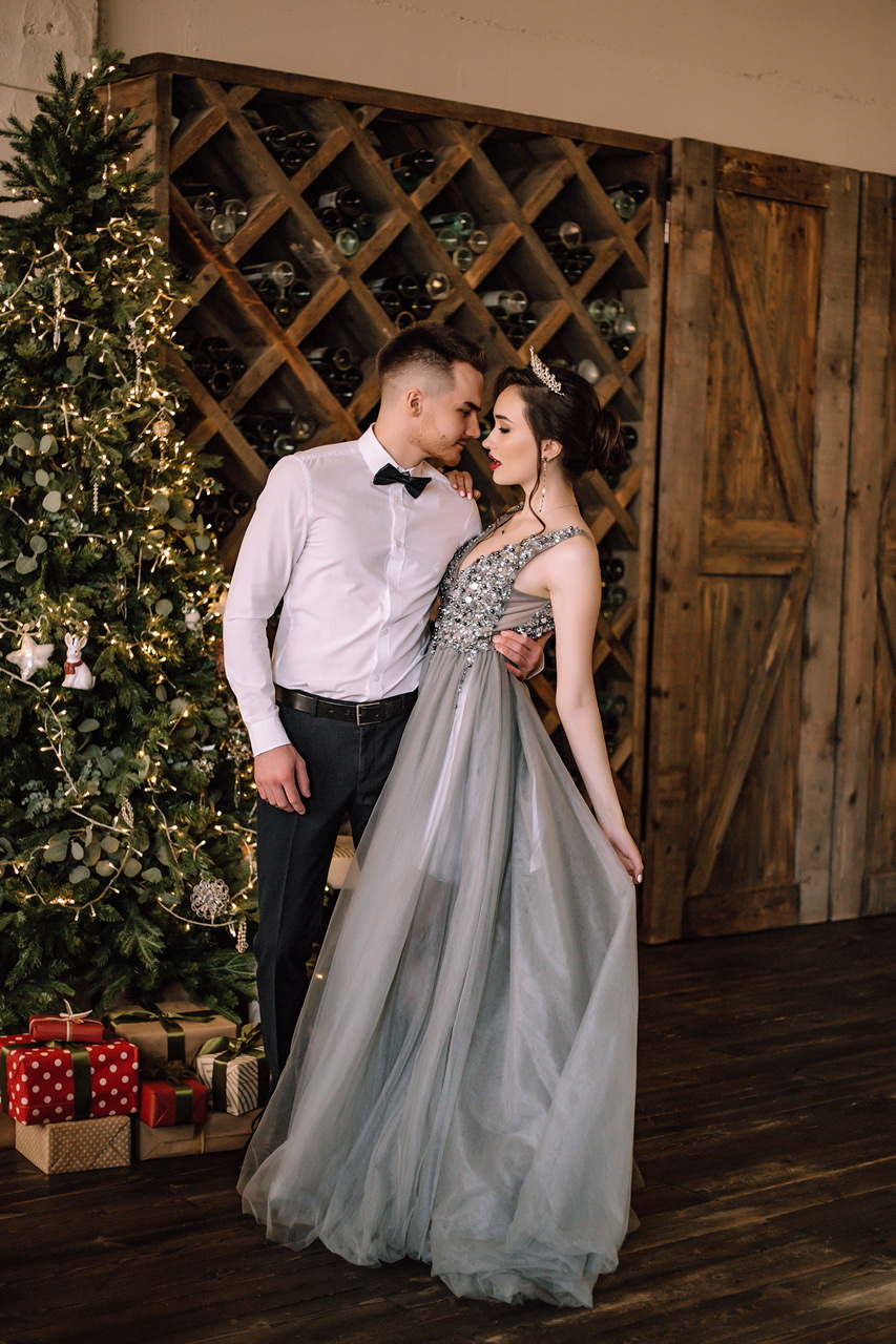 Серое фатин расшитый верх пайетка майкой прозрачные вставки сбоку эффект голых ног