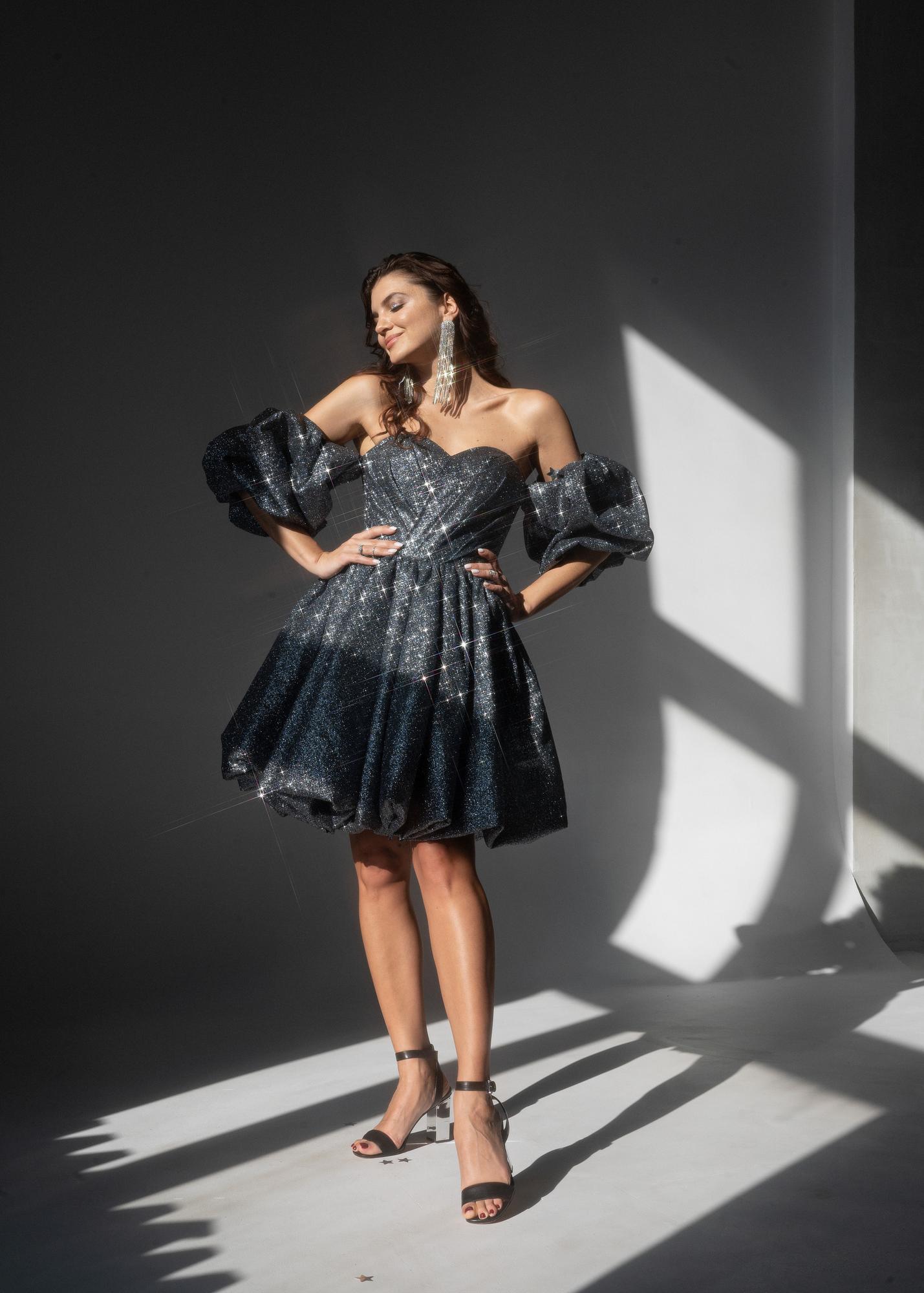 Графит короткое глиттер объемные рукава