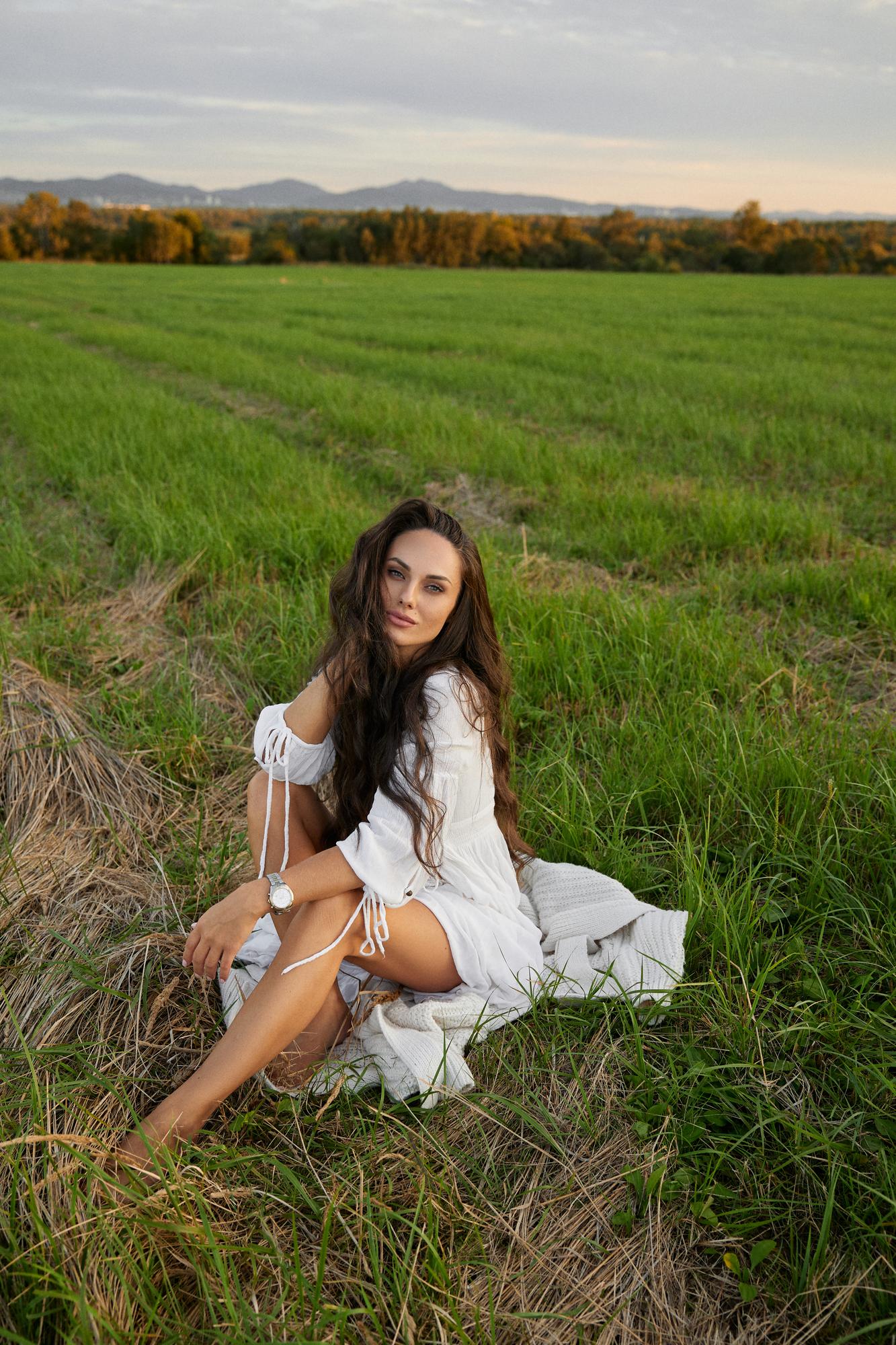 Молочное платье в стиле кантри