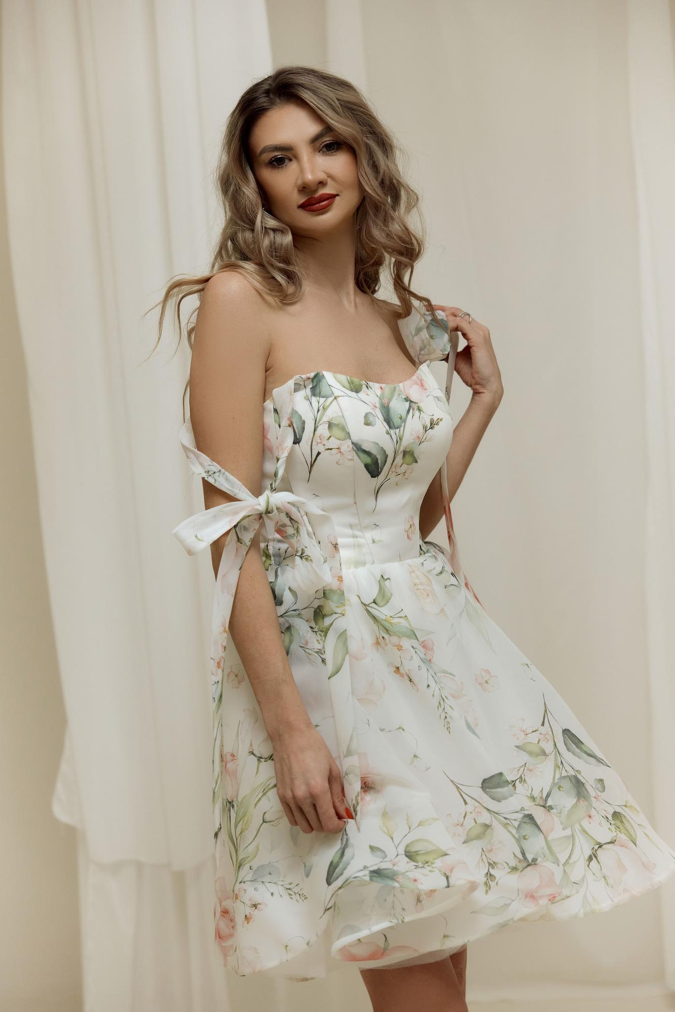 Молочное органза короткое цветы объемный рукав