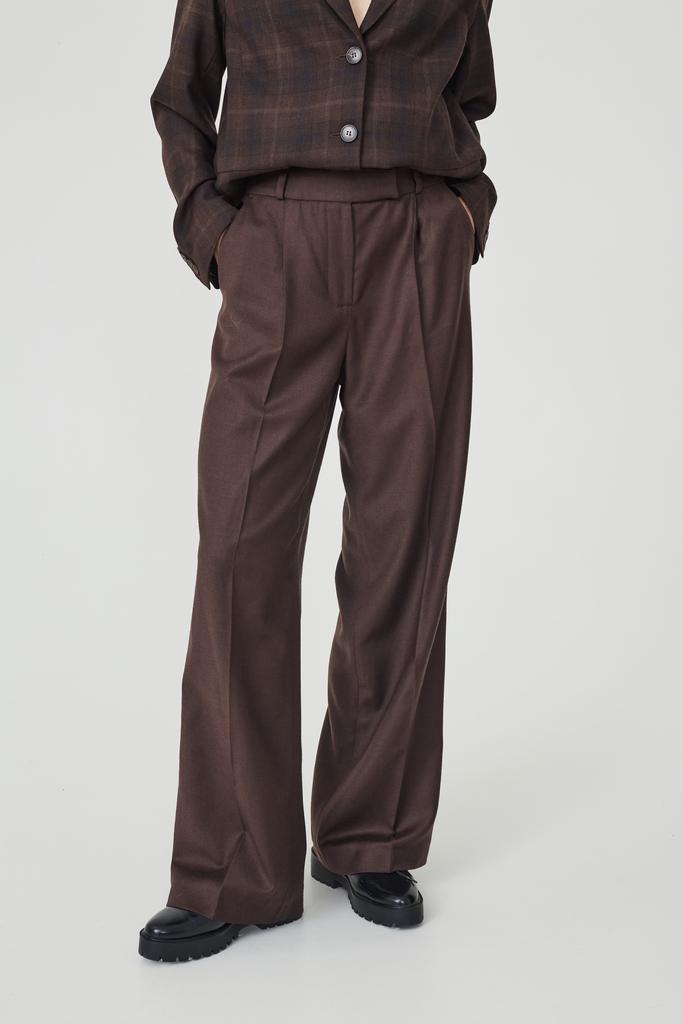 Брюки прямые сo складкой коричневые