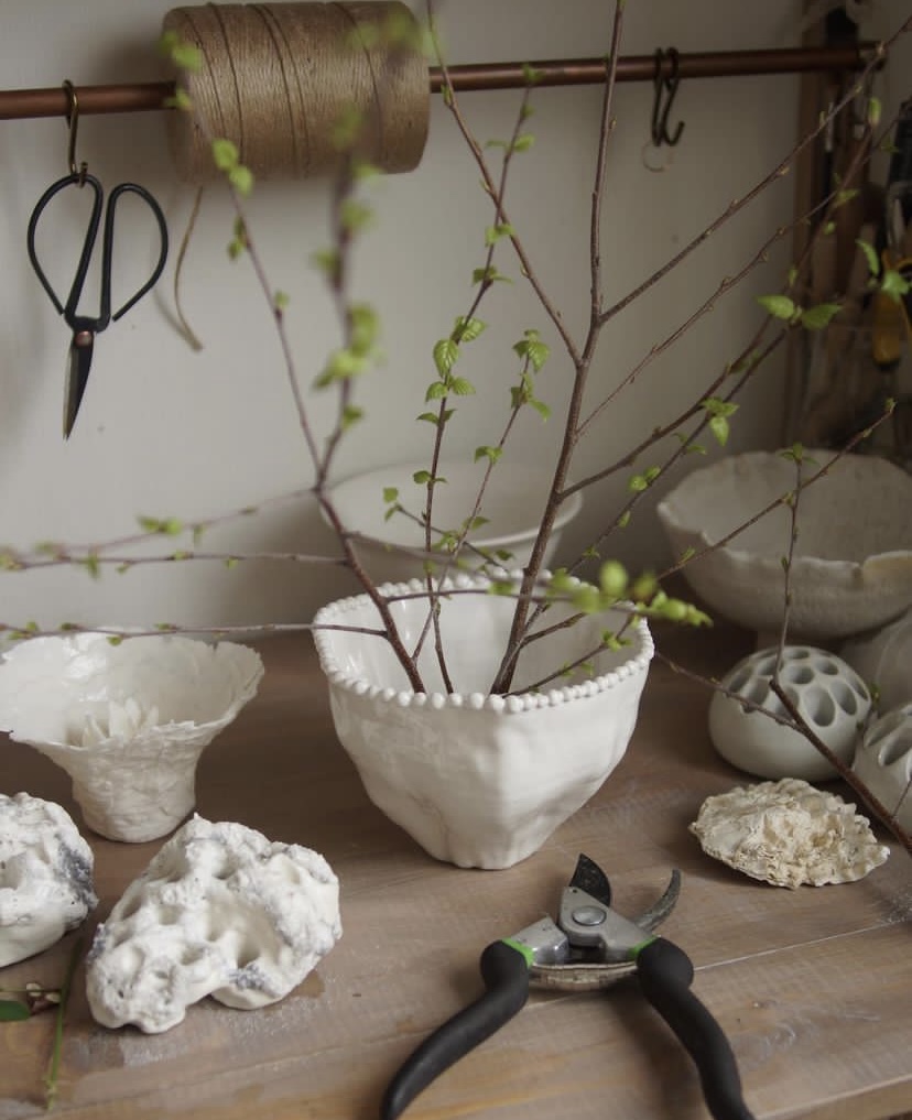 Ваза с шариками  и с кензаном из фарфора  (Botanical ceramics)