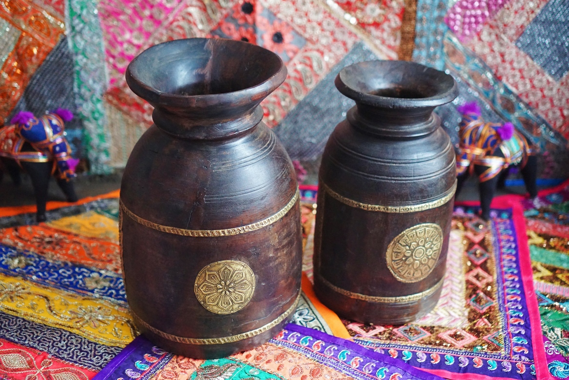 Деревянные вазы с отделкой латунью