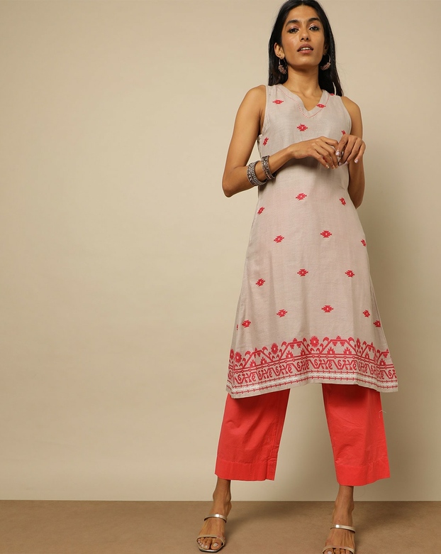 Серо-бежевый сарафан с красным узором, М