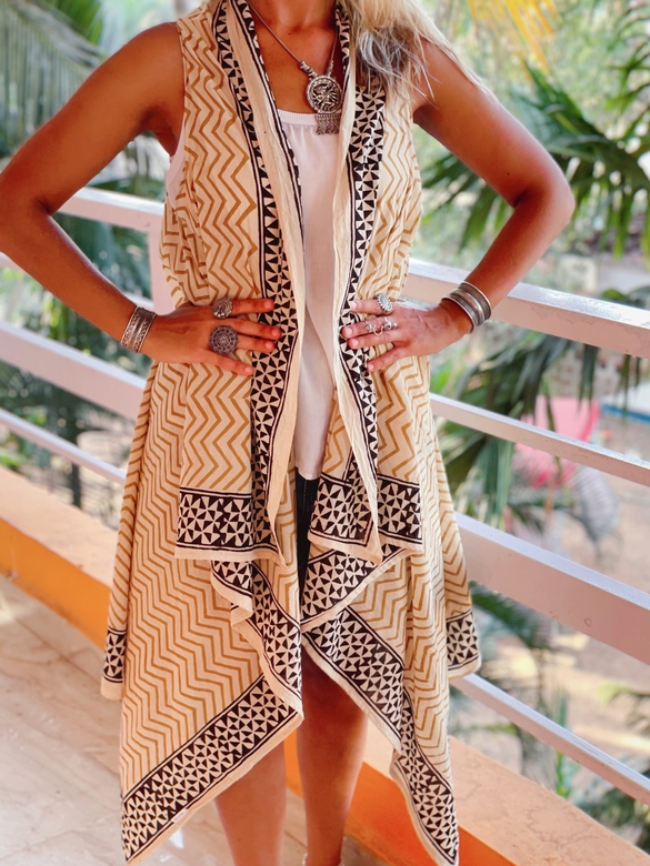 Длинная жилетка свободного кроя