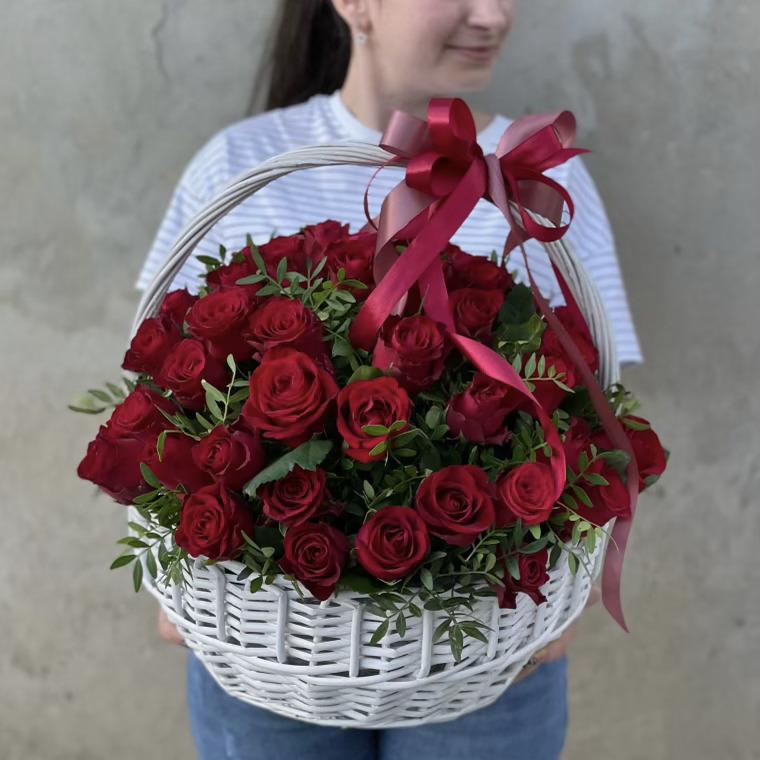 Корзина «55 красных роз»