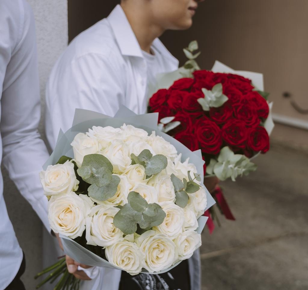 Букет "Розы с эвкалиптом"