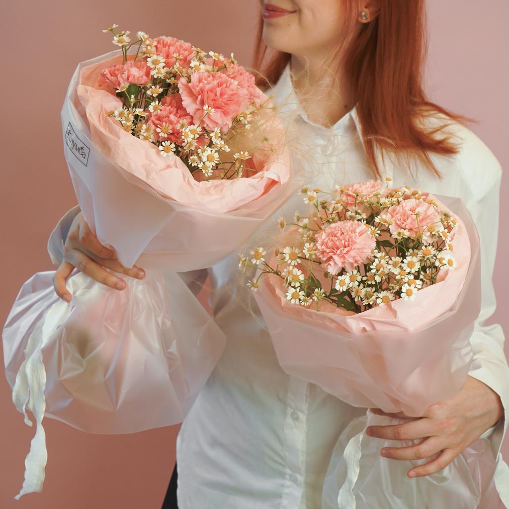 Букет «Диантусы и танацетум»