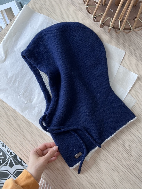 Капюшон из мериноса полуприлегающего силуэта