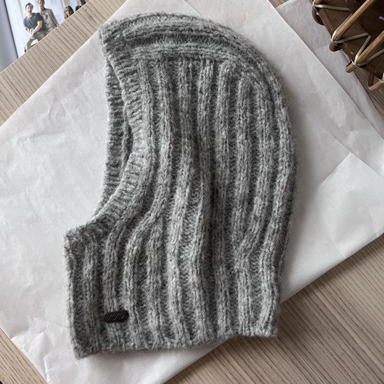 Балаклава из воздушной пряжи