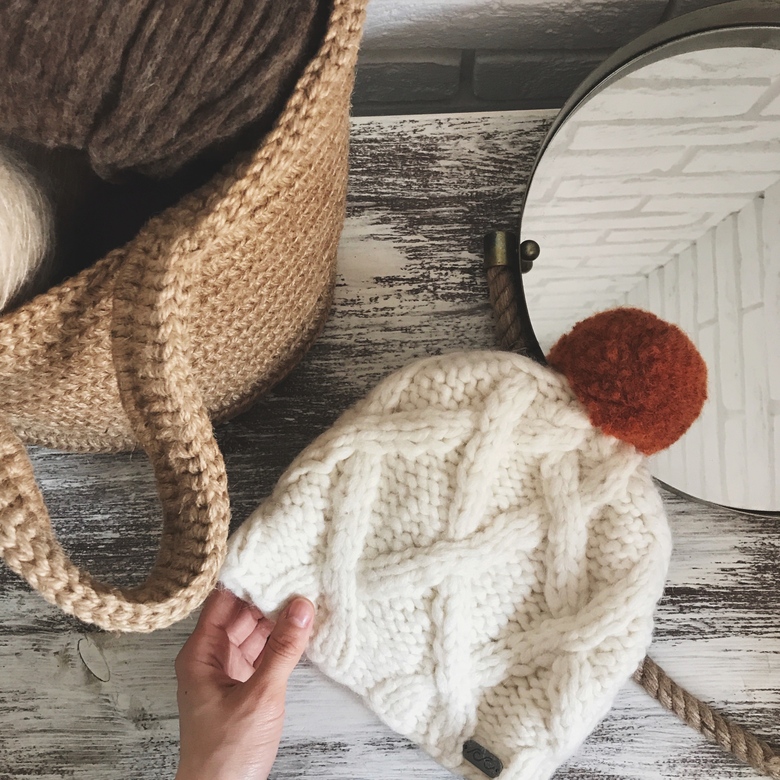 Шапка с помпоном