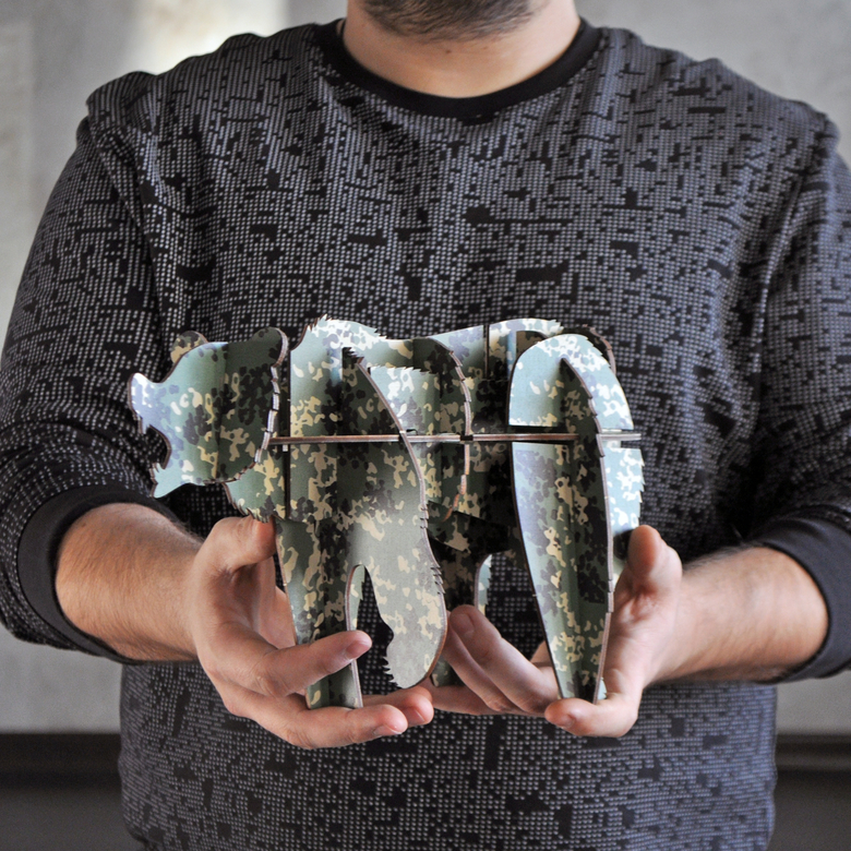 Деревянный сибирский сувенир конструктор в стиле милитари - Медведь Иннокентий камуфляж лесной