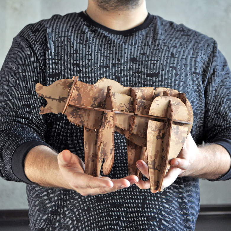 Деревянный сибирский сувенир конструктор в стиле милитари - Медведь Иннокентий камуфляж песочный