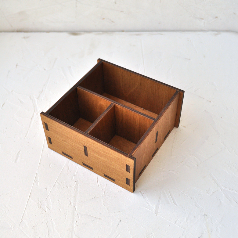 Небольшой органайзер с 3 секциями