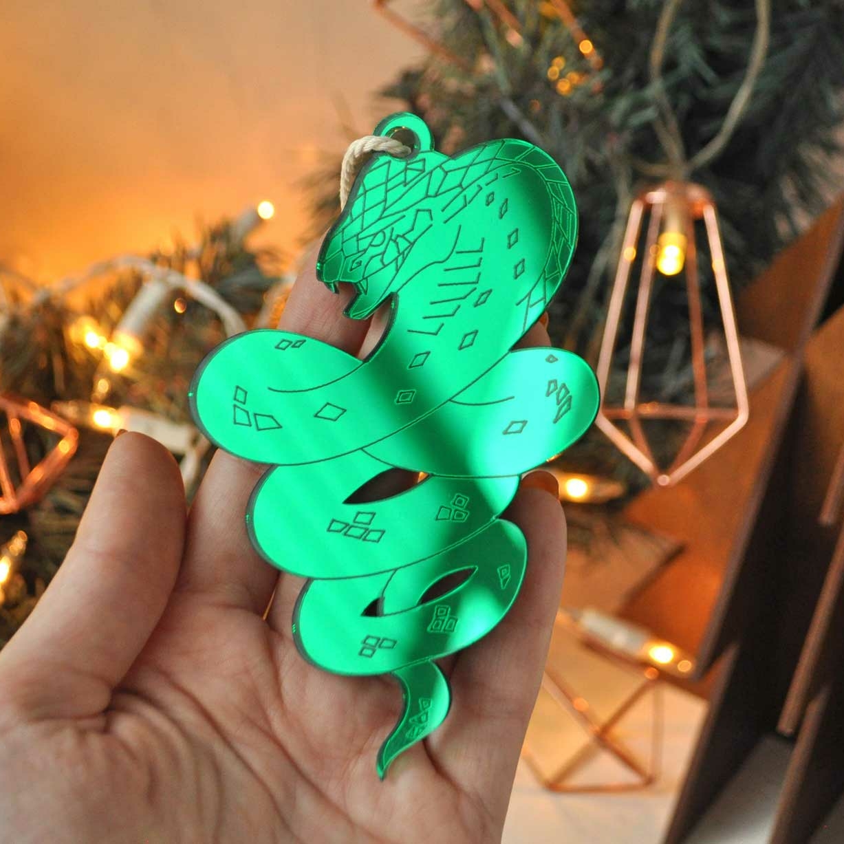 ёлочная игрушка в виде символа года 2025 змея зелёная зеркальная