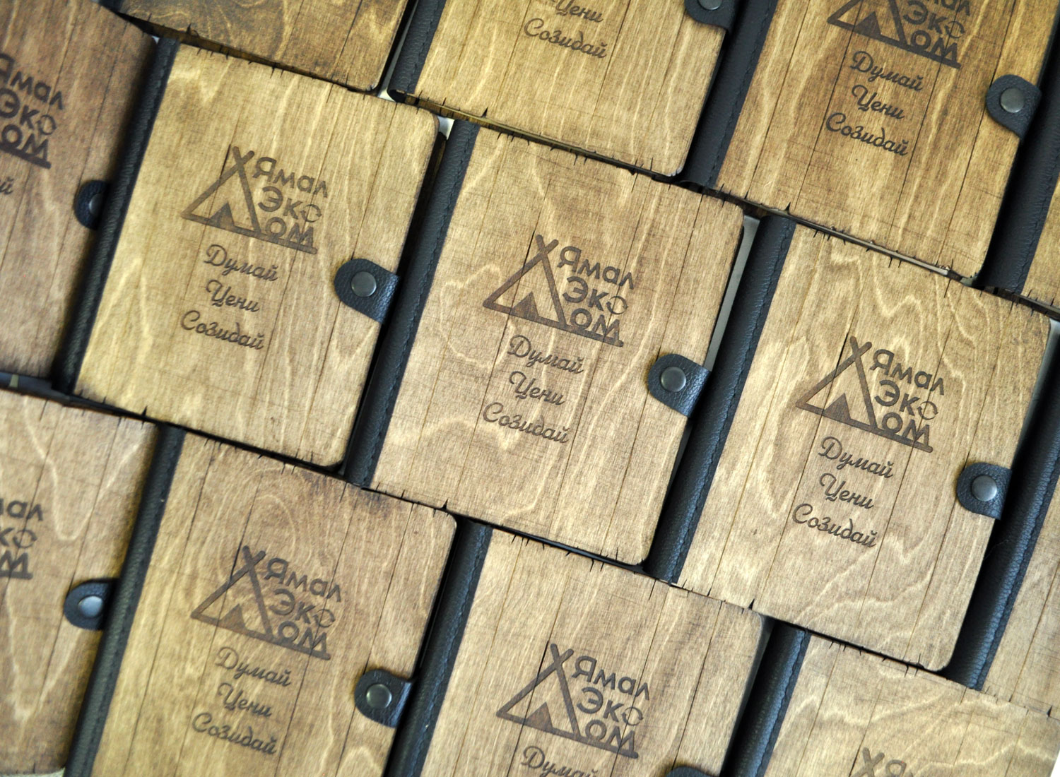 Тетрадь в деревянной обложке со сменным блоком бумаги с вашей гравировкой (минимальный тираж 5 штук)