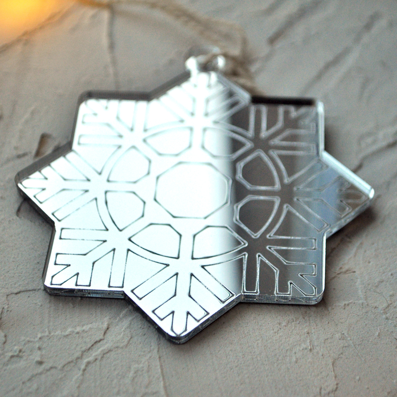 необычная новогодняя ёлочная игрушка снежинка - сибирский сувенир на новый год в виде снежинки