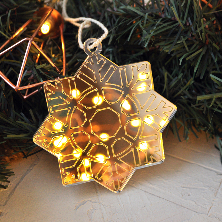 необычная новогодняя ёлочная игрушка снежинка - сибирский сувенир на новый год в виде снежинки