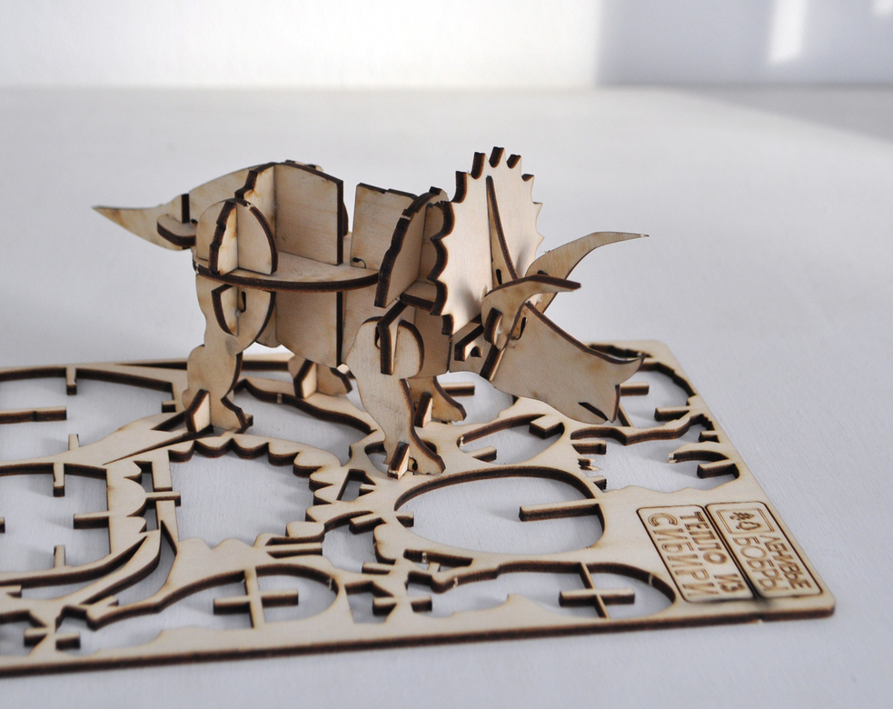 Сборный сувенир с сибирским характером - Трицератопс Степан