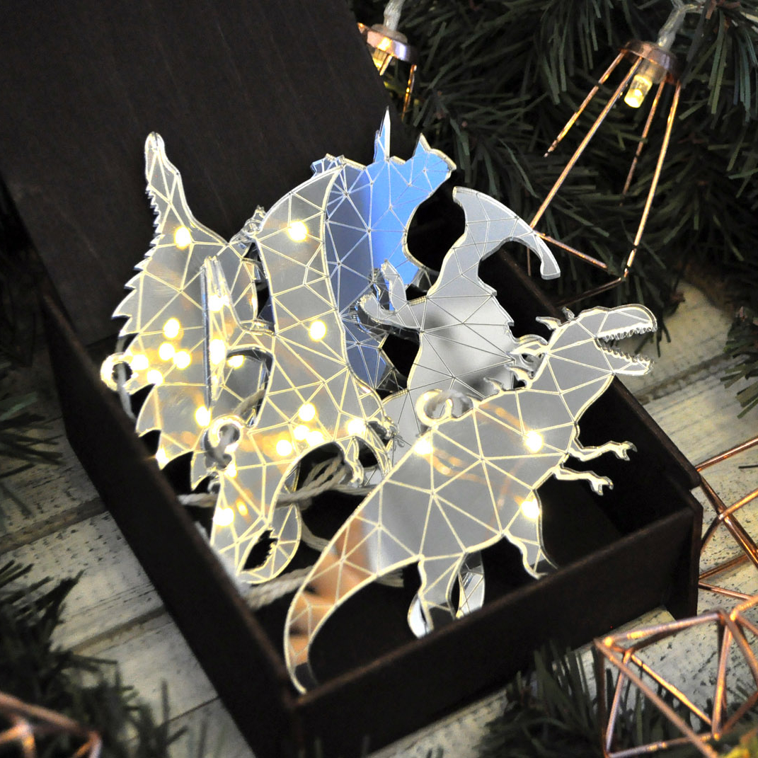 Набор зеркальных ёлочных новогодних игрушек в виде динозавров в подарочной коробке - необычный подарок на новый год