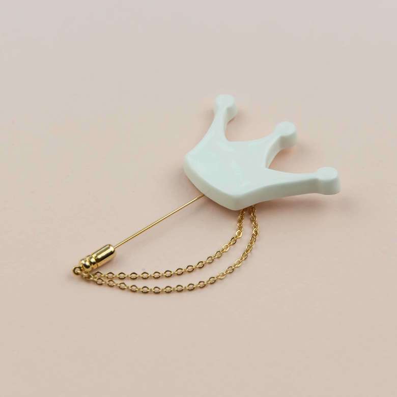 Брошь “Корона” белая