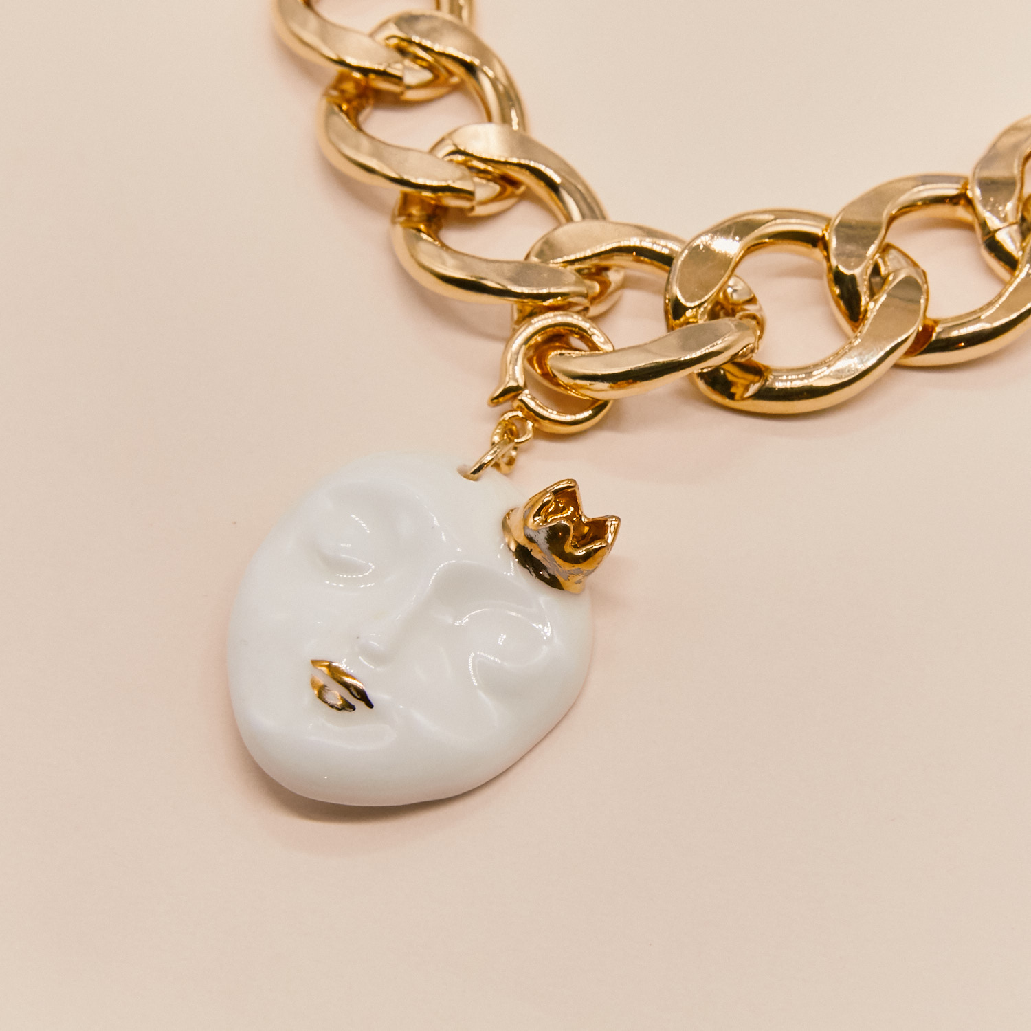 Кулон белый съемный «Принцесса»  на крупной золотой цепи2