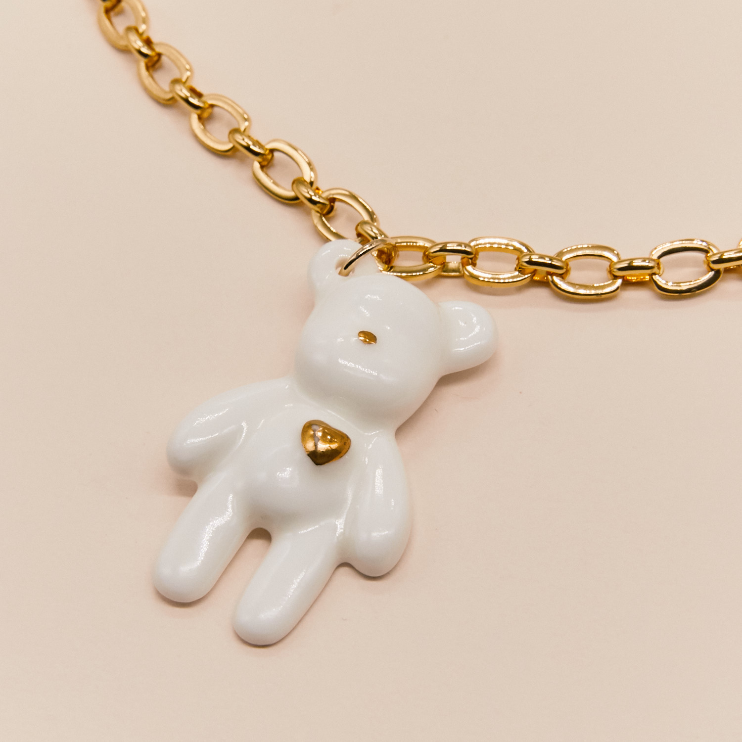 Кулон «Мишка» белый с мелкой цепью в золоте