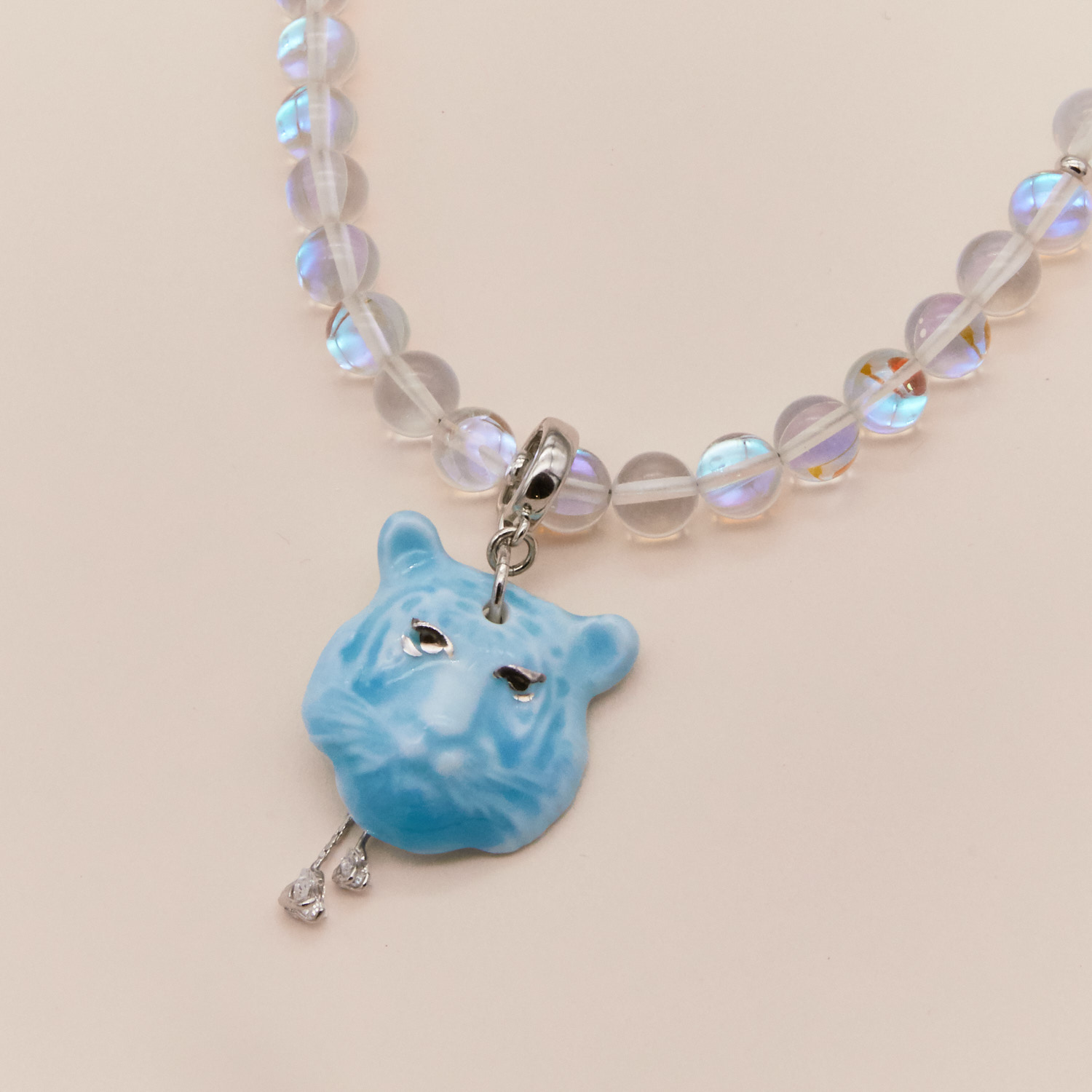 Колье «Тигр» маленький голубой со стеклянными бусинами в платине