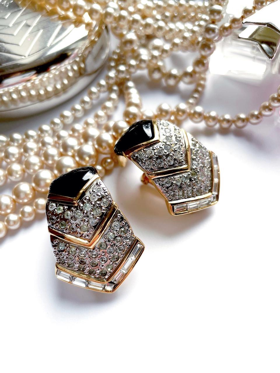 Винтажные клипсы с чёрной эмалью, имитацией бриллиантового паве и багетами