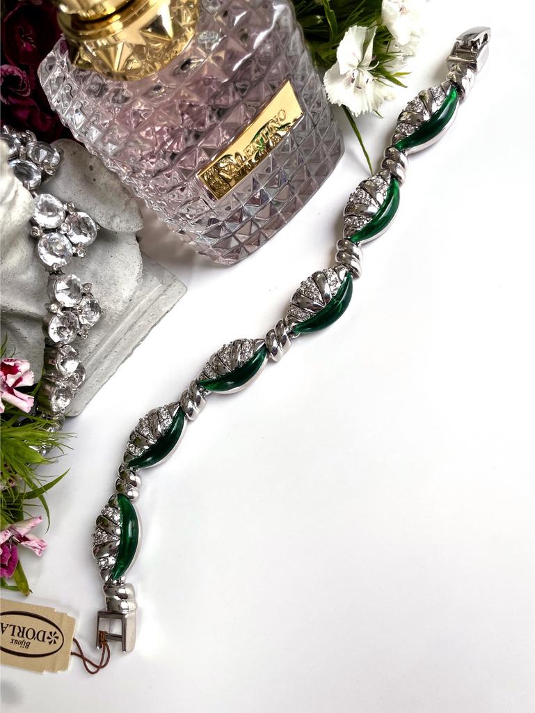 Браслет в белом металле с зелеными вставками