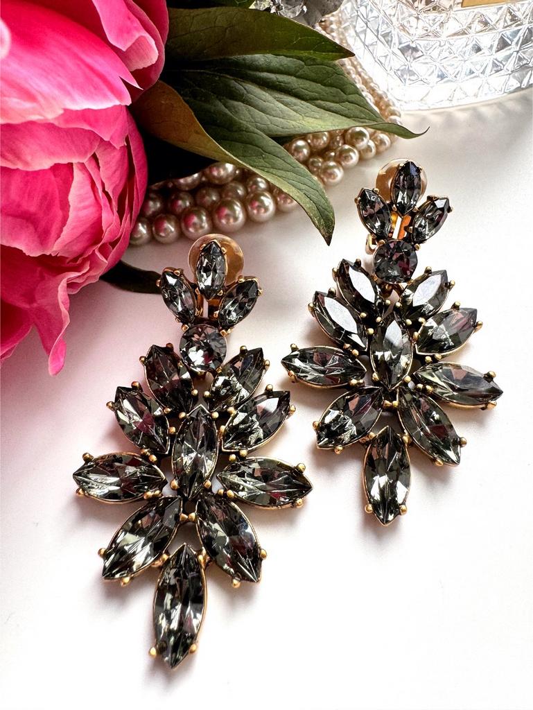 Клипсы с серыми переливающимися кристаллами