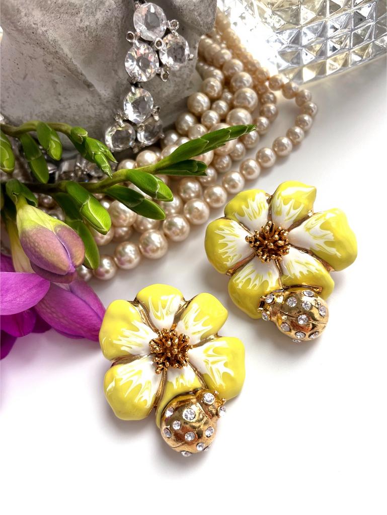 Серьги желтые цветы с золотистыми божьими коровками