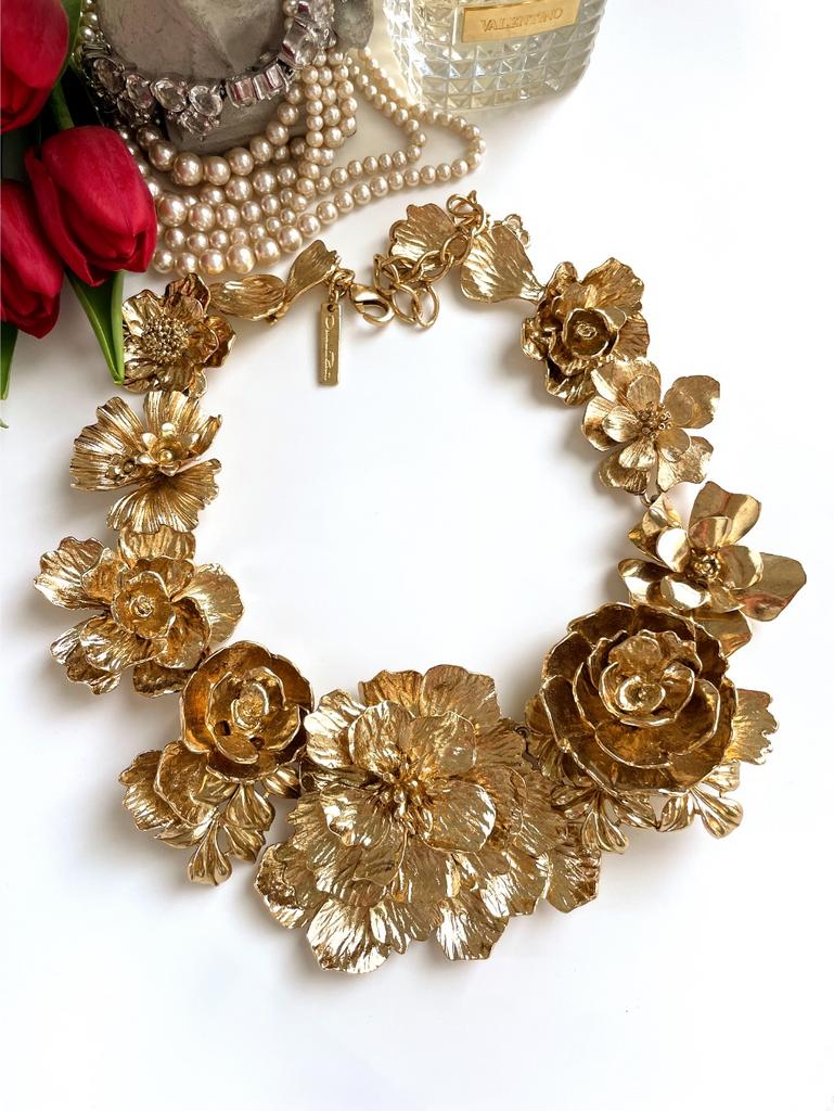Колье цветы в золотом цвете