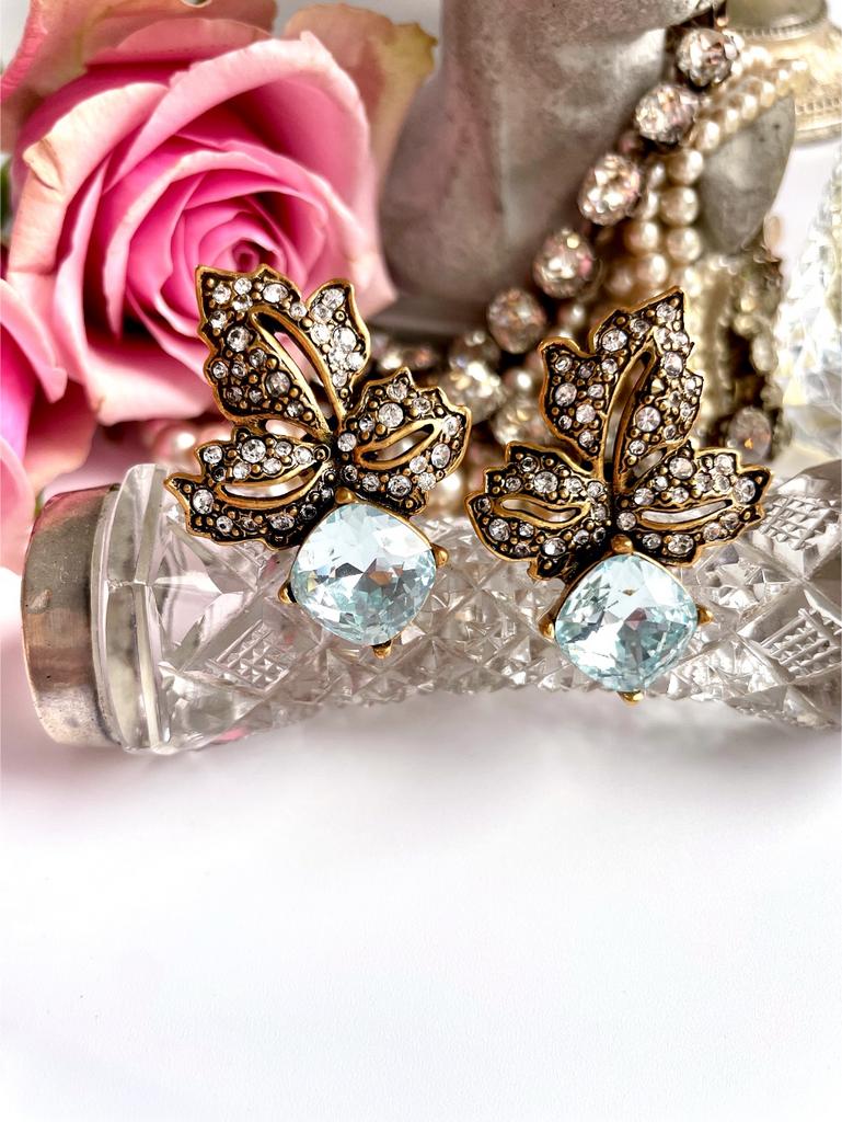 Клипсы дубовые листики с голубыми камнями