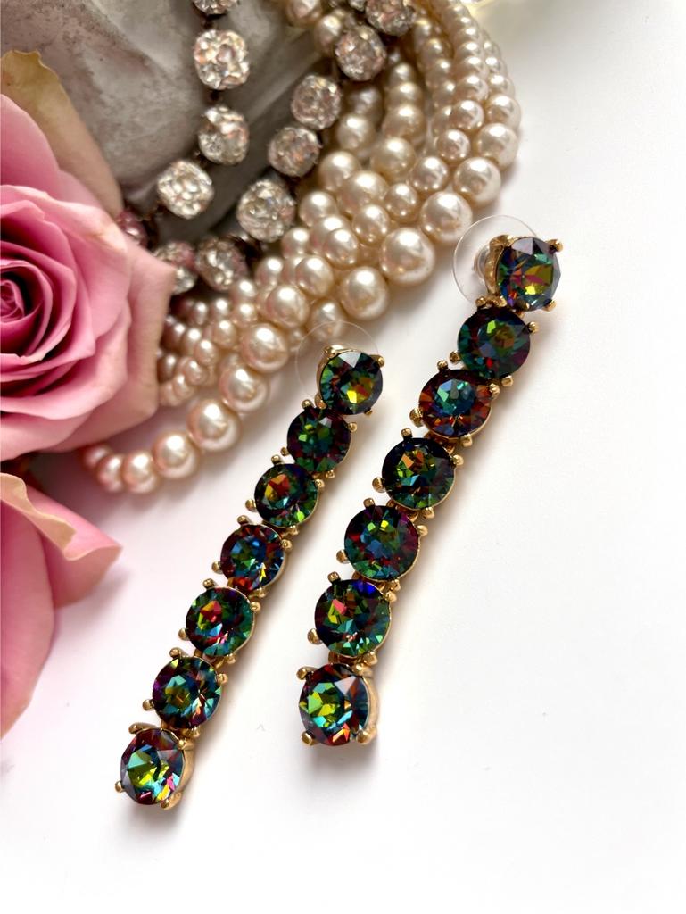 Серьги в виде дорожки кристаллов