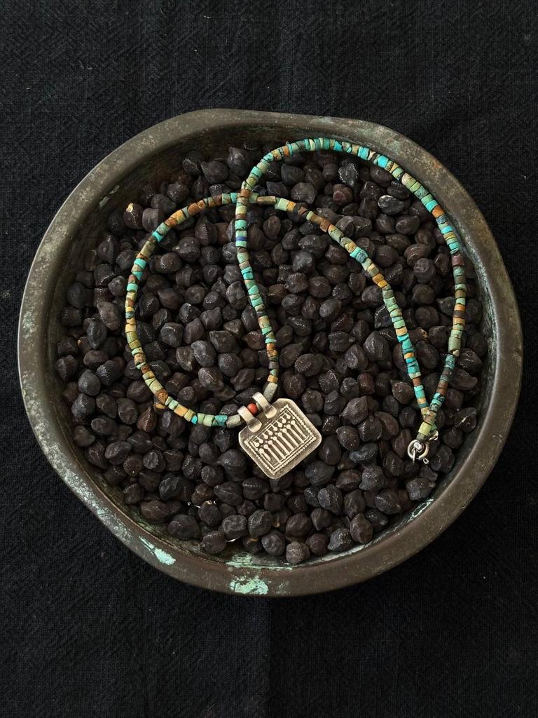 ожерелье из натуральной бирюзы с сапта матрикой