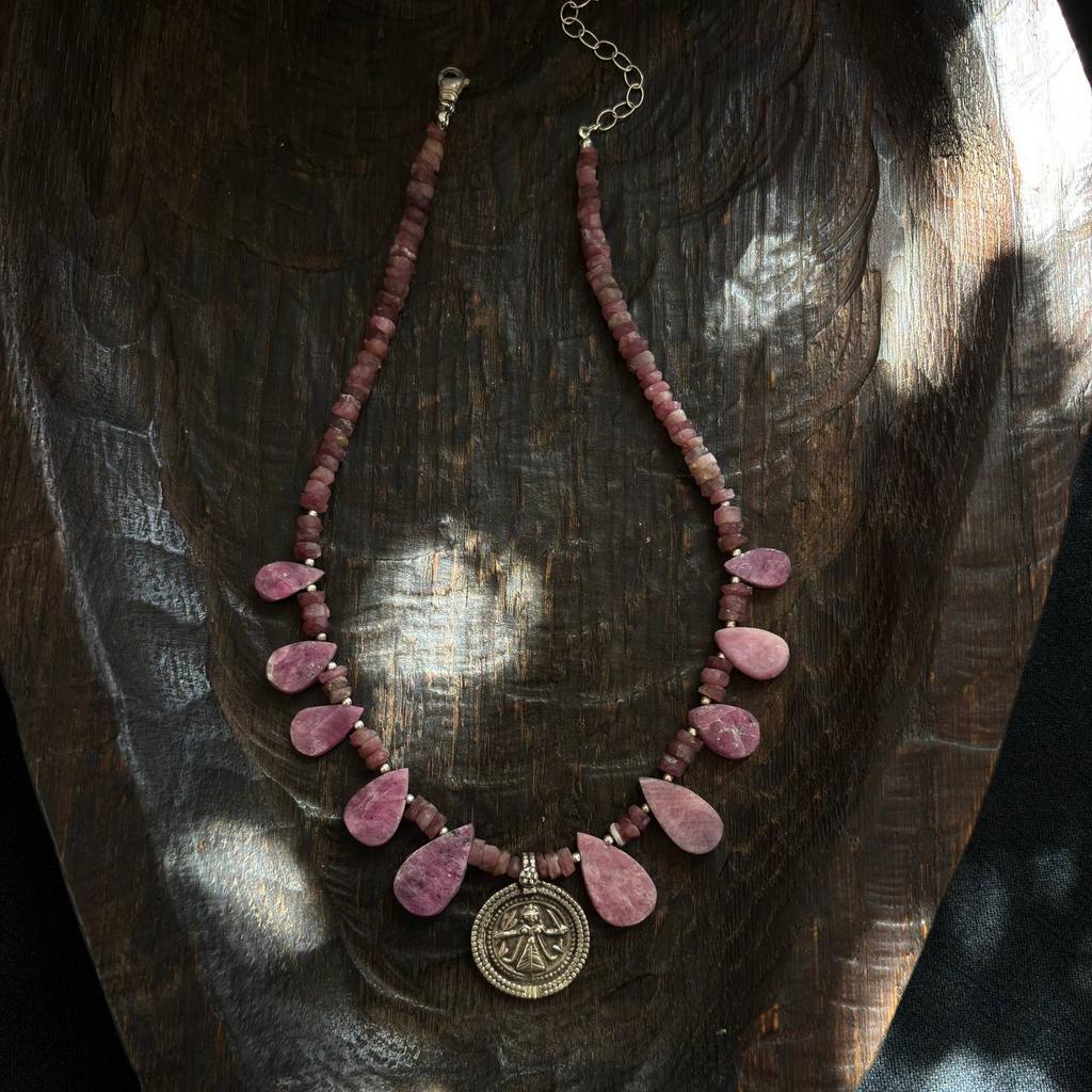 ожерелье из рубина с кулоном с кали