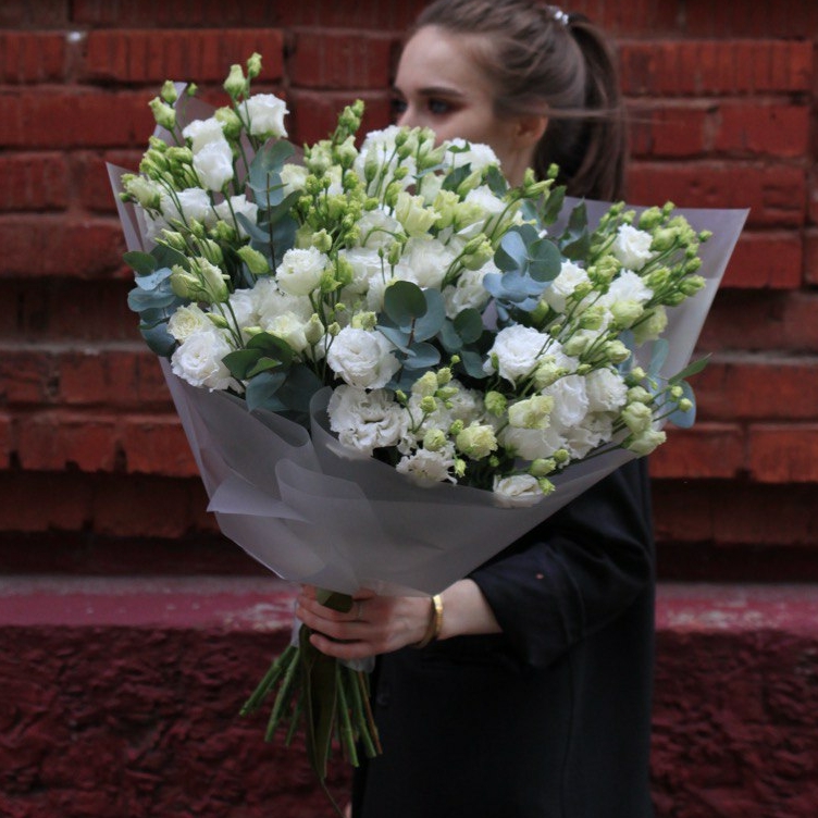 Монобукет эустомы с эвкалиптом