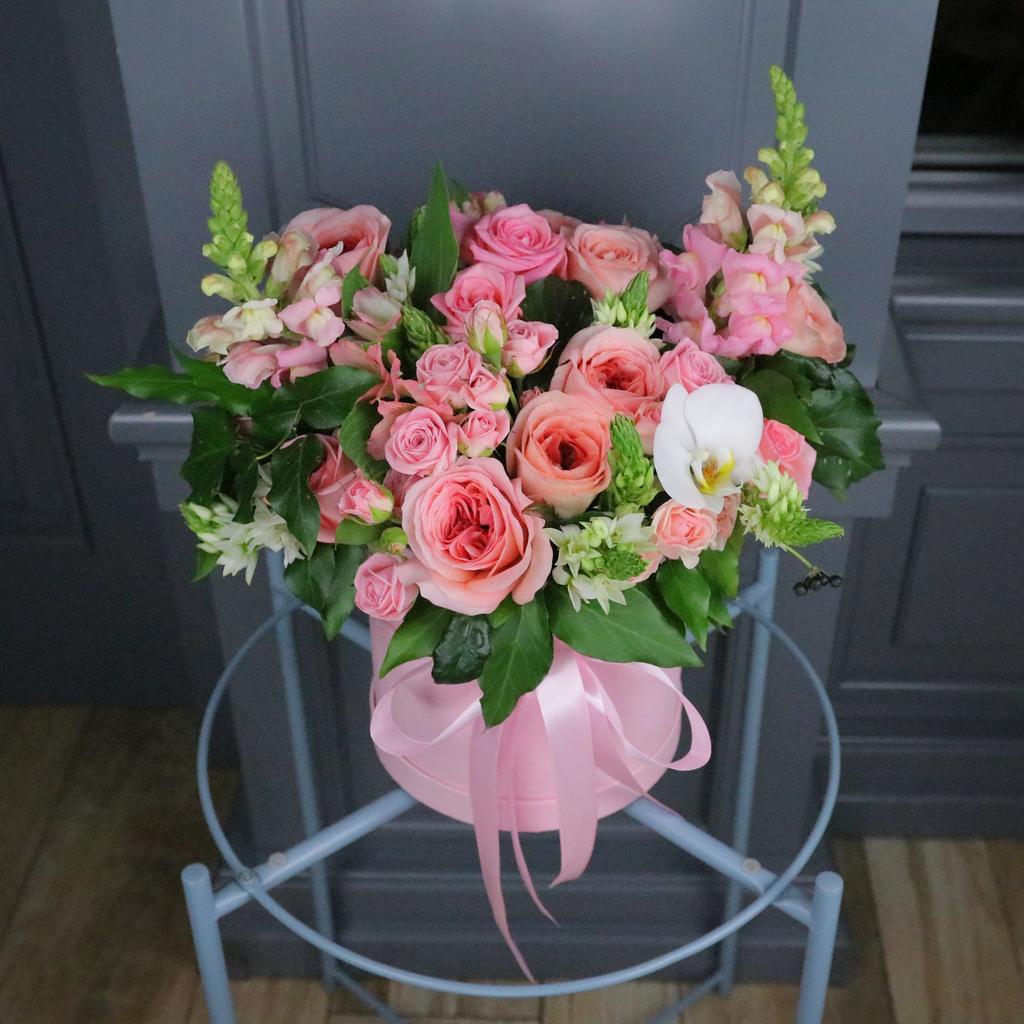 Коробка с пионовидными розами