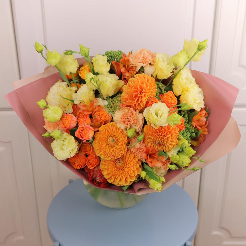 Яркий осенний букет в желто-оранжевых тонах