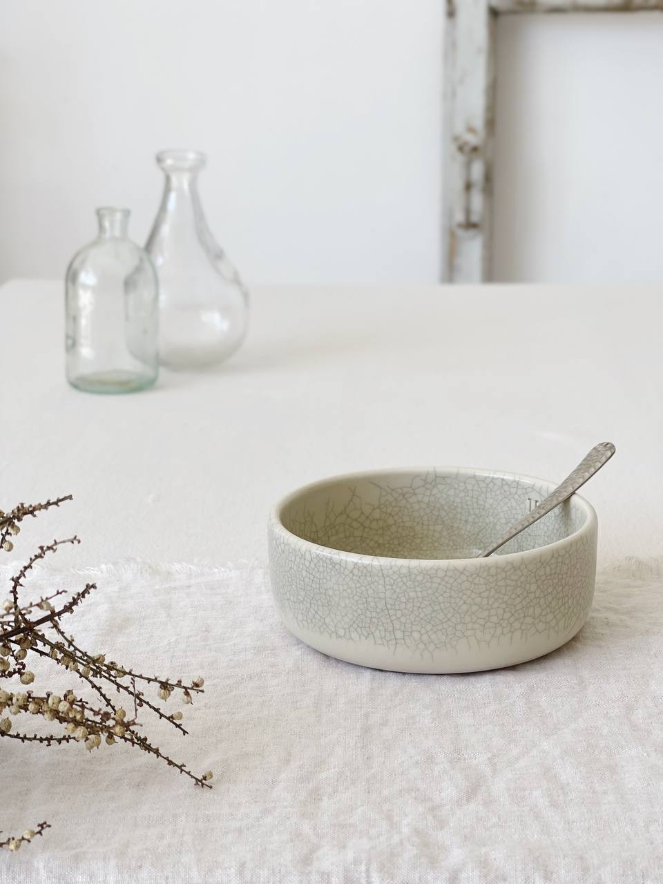 Pale green crackle glaze bowl 12 cm "Tetriflat"