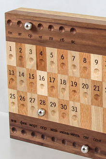 НАСТОЛЬНЫЙ КАЛЕНДАРЬ С  МАГНИТНЫМИ ШАРИКАМИ СЕГМЕНТИРОВАННЫЙ