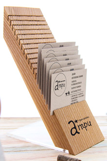 ВИЗИТНИЦА ИЗ ЯСЕНЯ