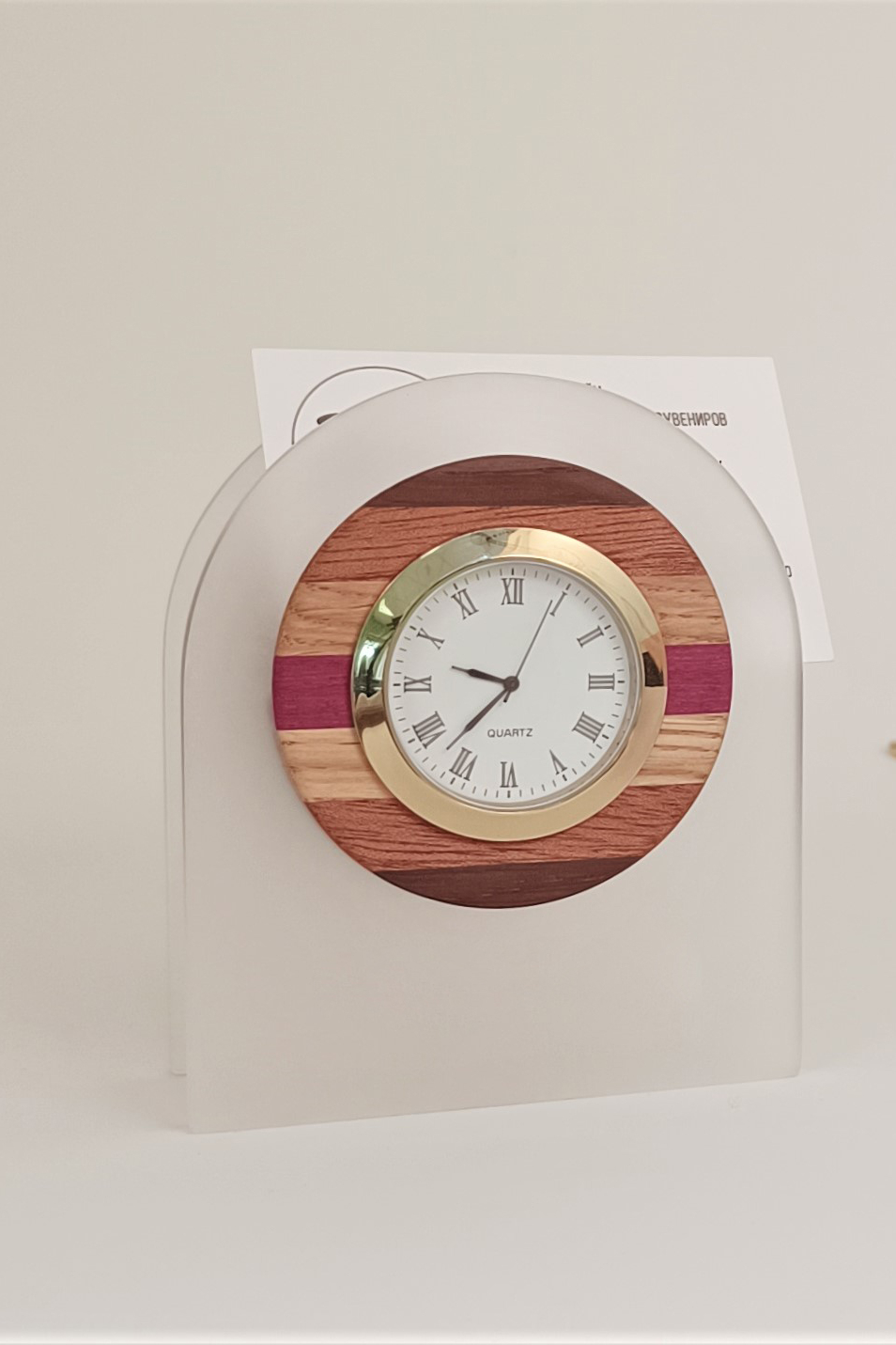 ВИЗИТНИЦА С МАТОВОЙ ПАНЕЛЬЮ И ЧАСАМИ