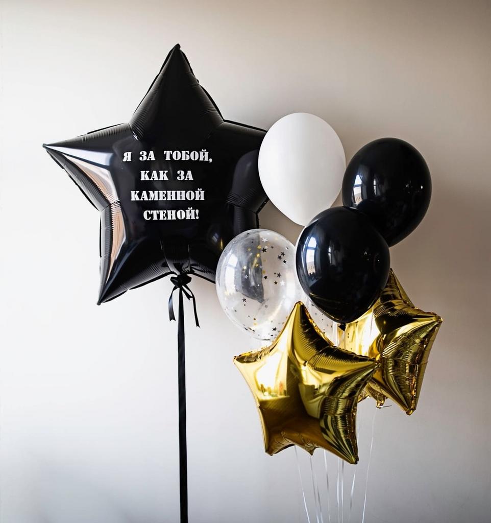 фото шаров на фоне белой стены