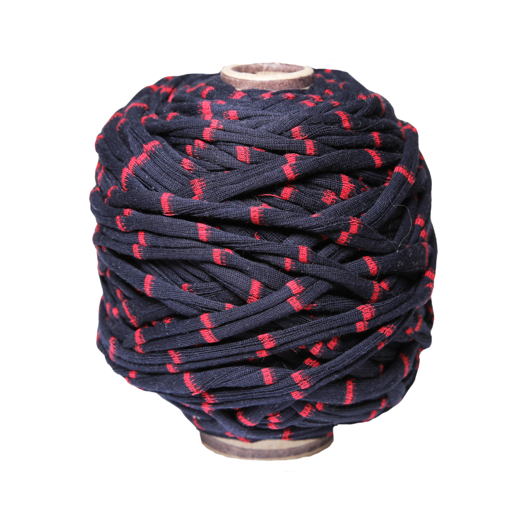 Трикотажная пряжа вторичного производства, 500 гр., цвет "Тёмно-синий в красную полоску. Сеточка"