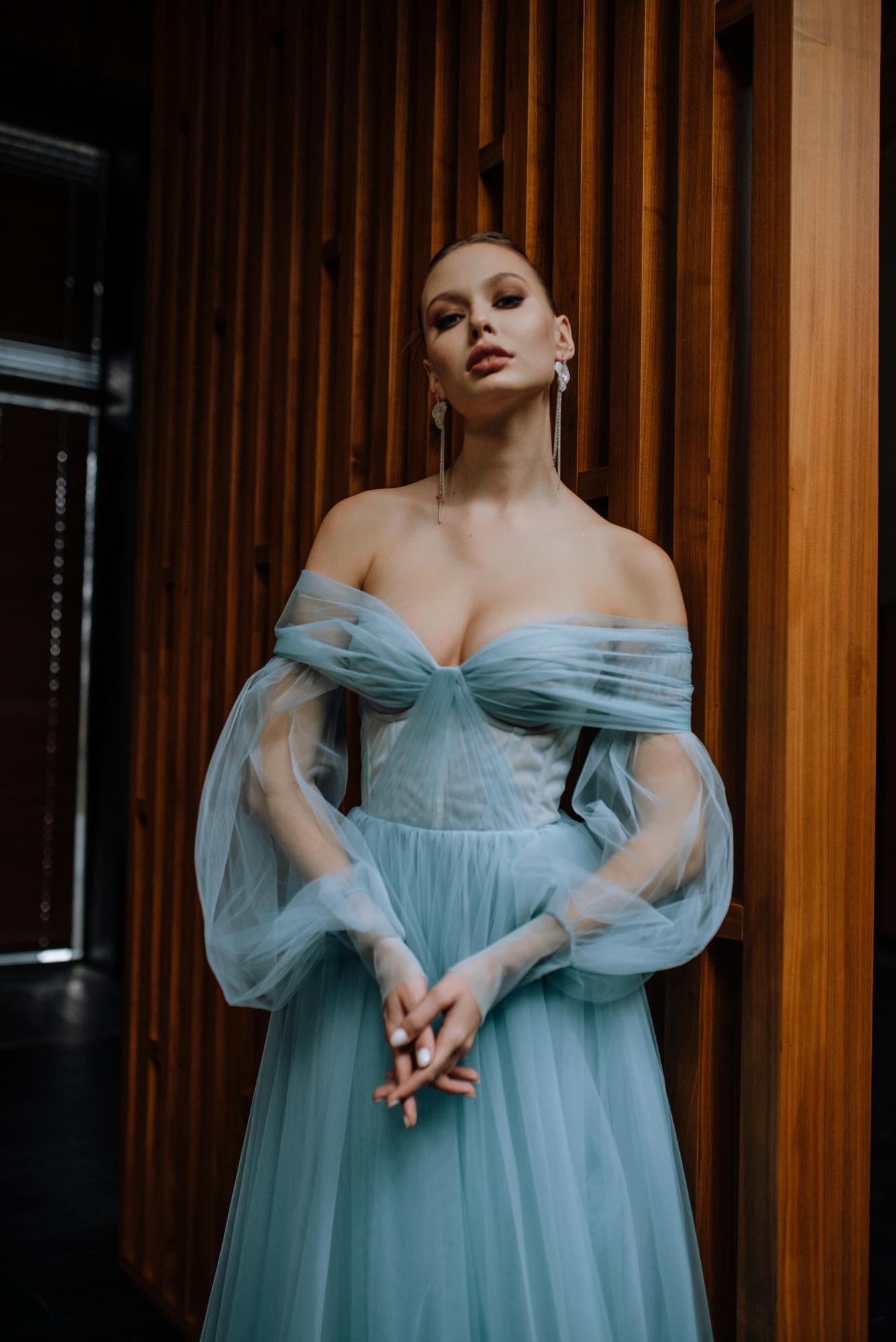 Вечернее пышное платье LAINA  в нежно-зеленом